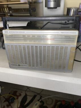 Vintage General Electric 7-2650A AM/FM Radio Battery and Cord Tested/Working
